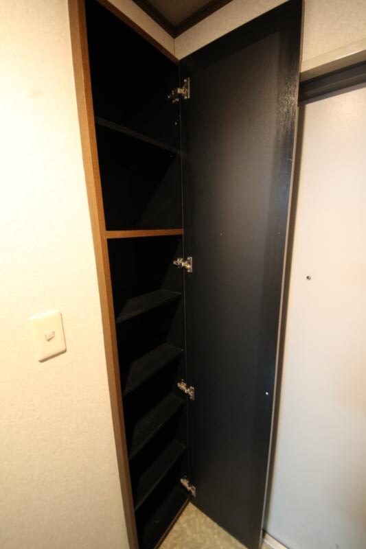 物件内観写真13　(収納豊富です)