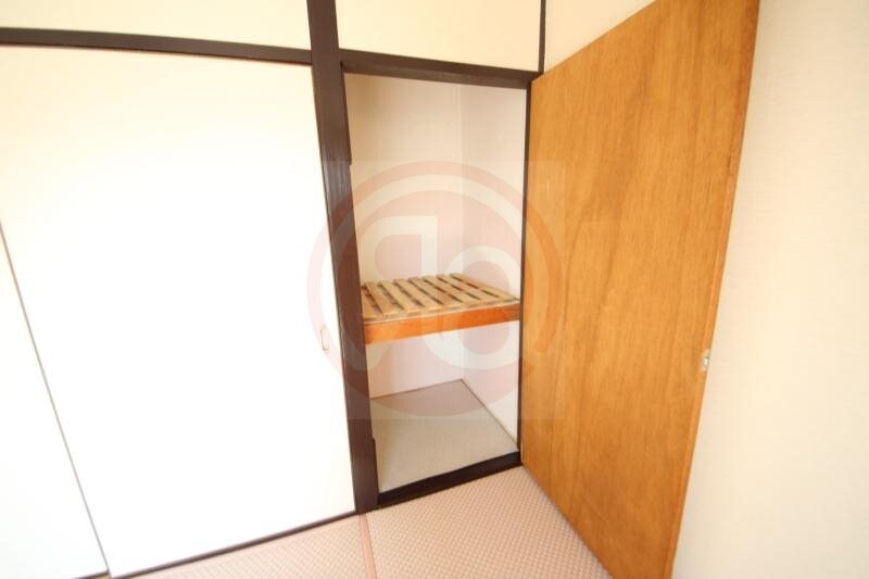 物件内観写真17　(たっぷりとした収納スペースです)