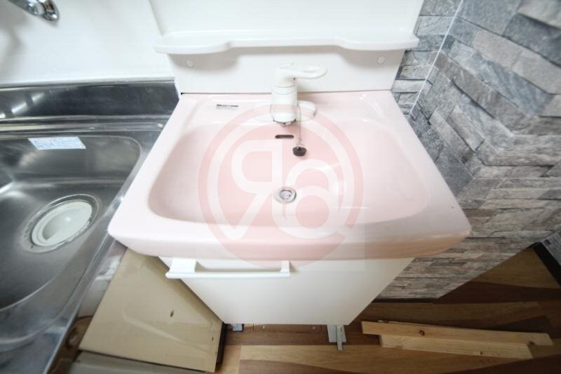 物件内観写真18　(広い洗面スペース)