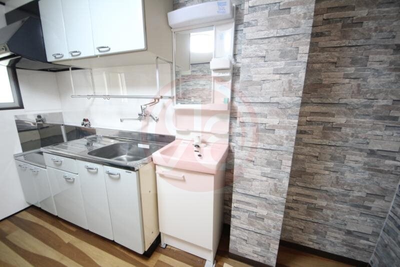 物件内観写真19　(独立洗面化粧台が付いています)