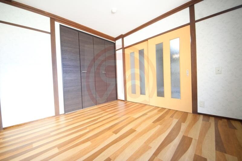 物件内観写真24　(広々とした洋室です)