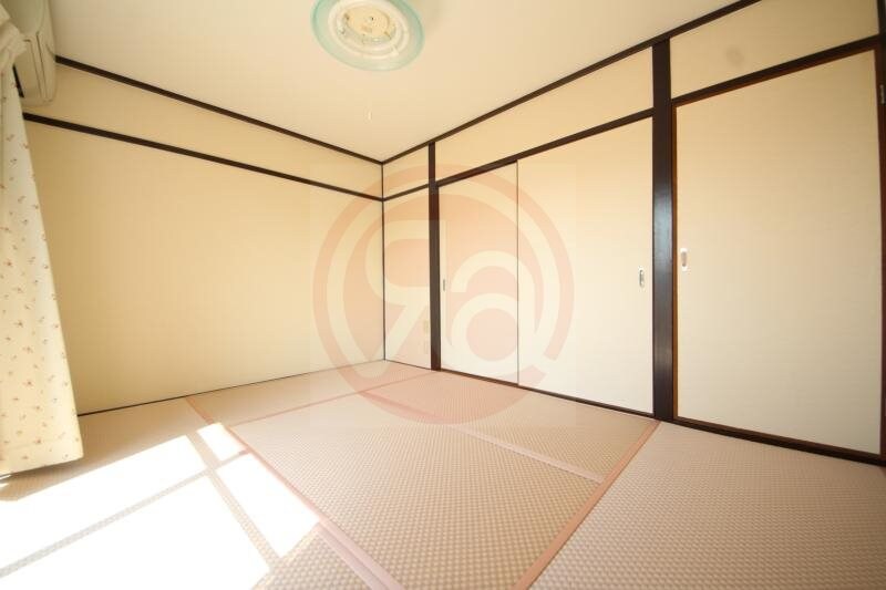 物件内観写真26　(柔らかい畳が心地よい和室)