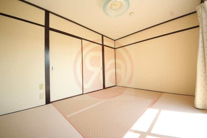 物件内観写真27　(い草の香りが落ち着く素敵な和室です)