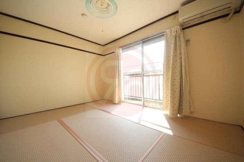 物件内観写真28　(明るい和室です)