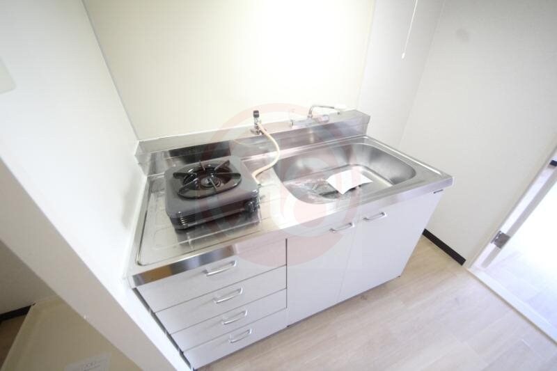 物件内観写真7　(コンパクトなキッチンで掃除もラクラク)
