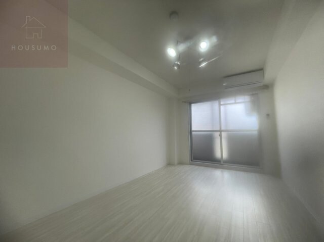 物件内観写真4　(ゆったりとした居間です)