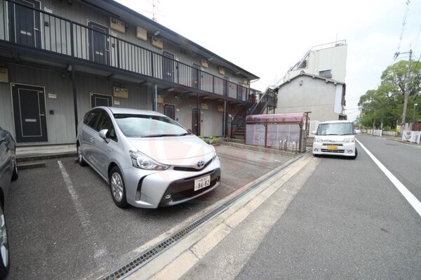 駐車場(駐車場に車を止められます)