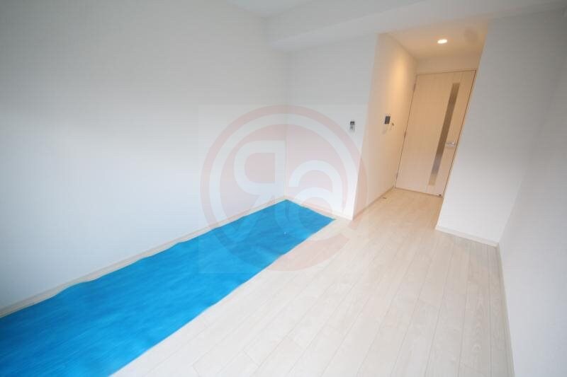 物件内観写真25　(広々とした洋室です)