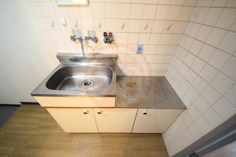 物件内観写真7　(コンパクトなキッチンで掃除もラクラク)