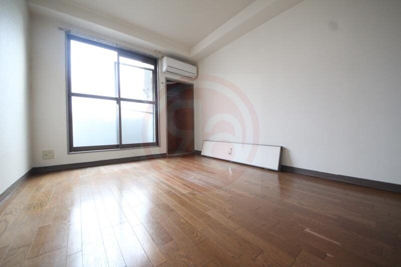 物件内観写真27　(落ち着いた色調の洋室です)