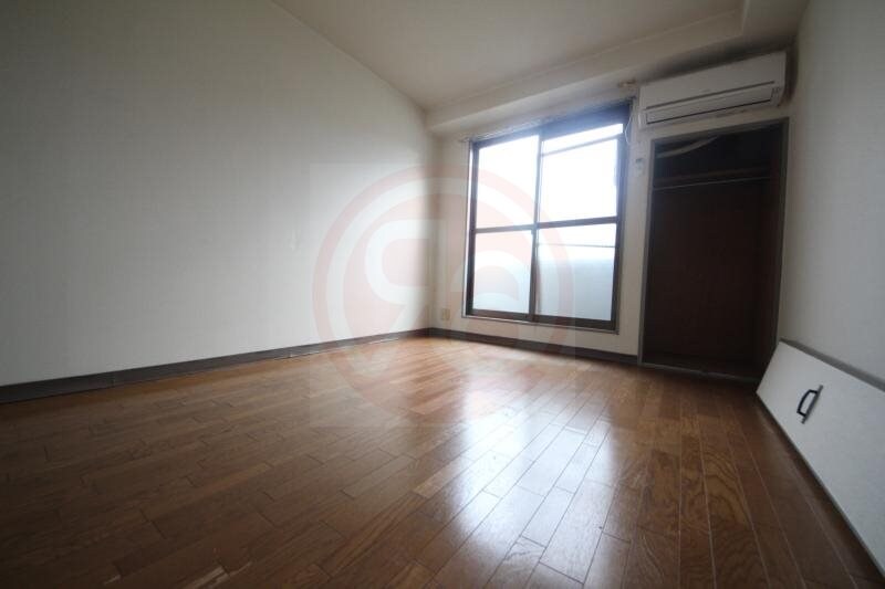 物件内観写真29　(開放的な寝室です)