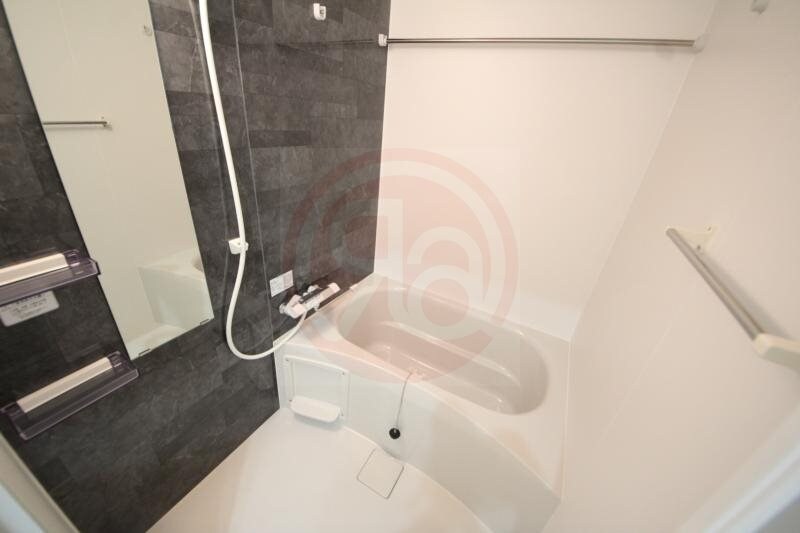 物件内観写真9　(日々の疲れを癒すお風呂付です)