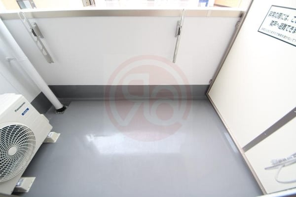 バルコニー(バルコニーからの眺めを楽しみながら食事をしませんか)