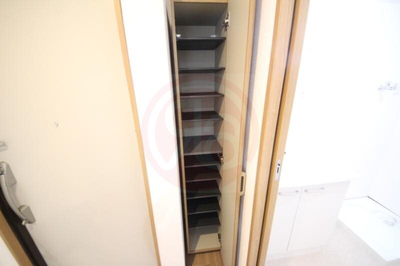 物件内観写真28　(収納豊富です)