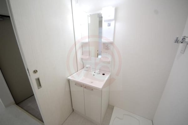 独立洗面台(独立洗面台で身支度をすべて済ませてしまいましょう)