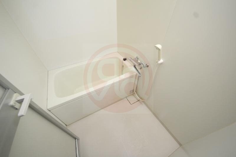 物件内観写真9　(日々の疲れを癒すお風呂付です)