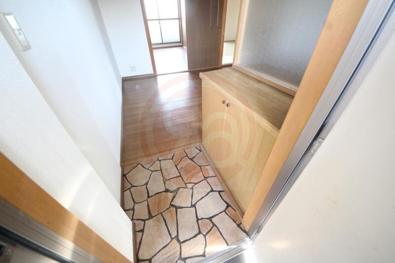 物件内観写真12　(きれいな玄関です)