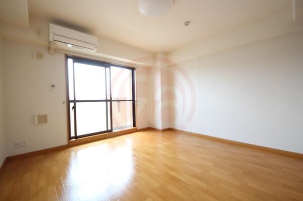 寝室(落ち着いて過ごせるお部屋なので、寝室にいかがでしょうか)
