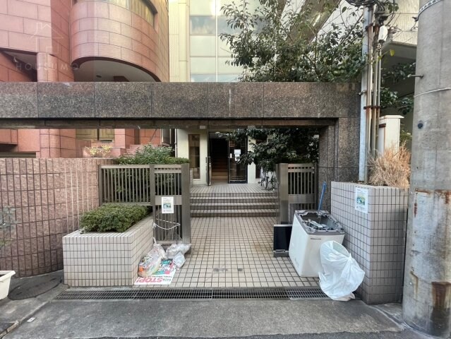 物件外観写真2　(建物の内部です)