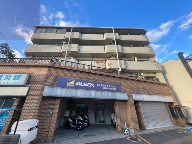 物件外観写真3　(外観は落ち着いています)