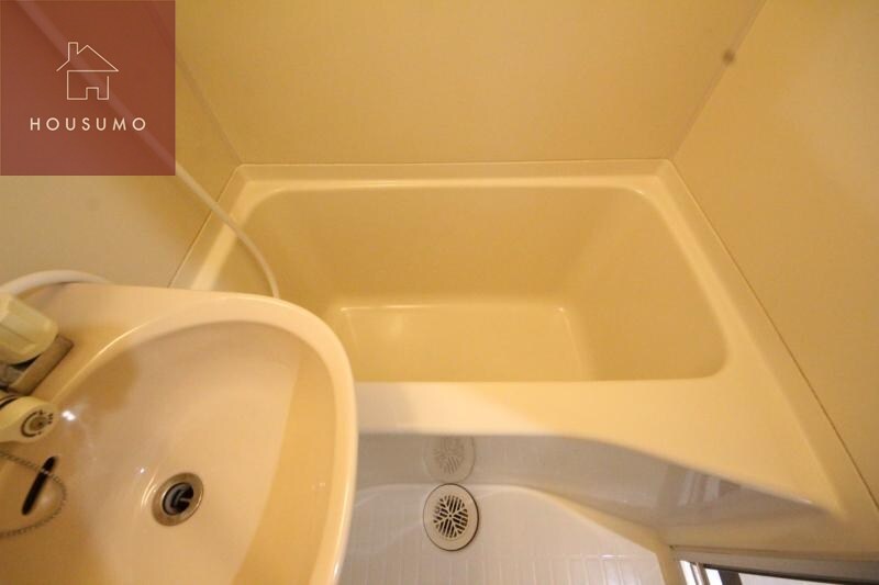 物件内観写真10　(日々の疲れを癒すお風呂付です)