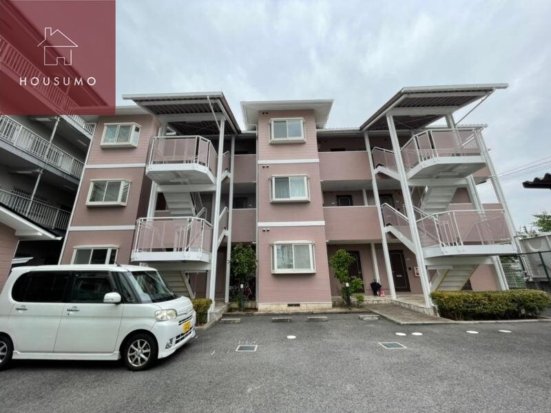 物件外観写真1　(建物外観を気になさる方へ、見た目の良い物件です)