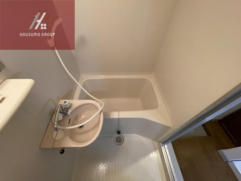 物件内観写真8　(日々の疲れを癒すお風呂付です)