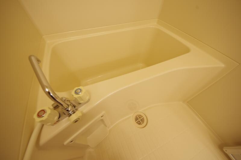 物件内観写真8　(コンパクトで使いやすいお風呂です)