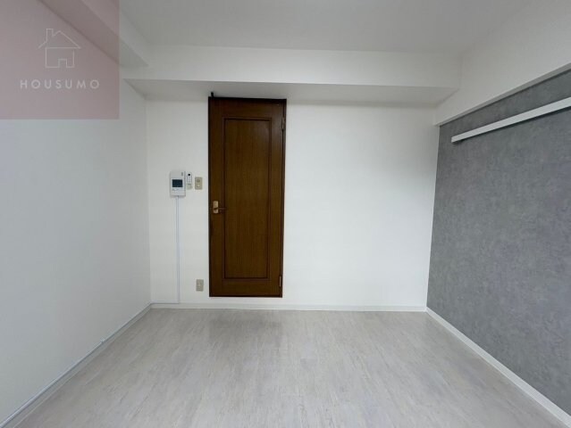 物件内観写真26　(落ち着いた色調の洋室です)