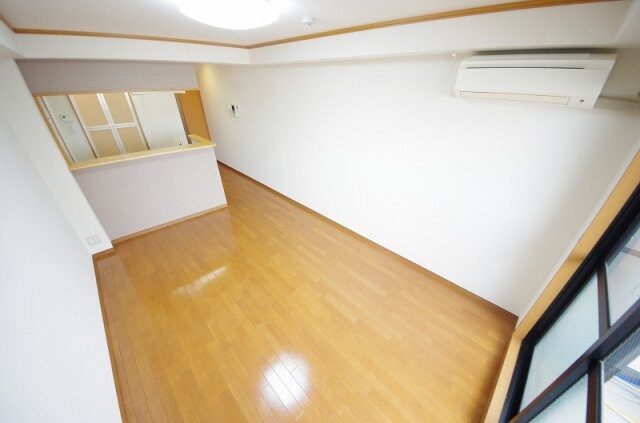 物件内観写真6　(ゆったり過ごせる居間です)