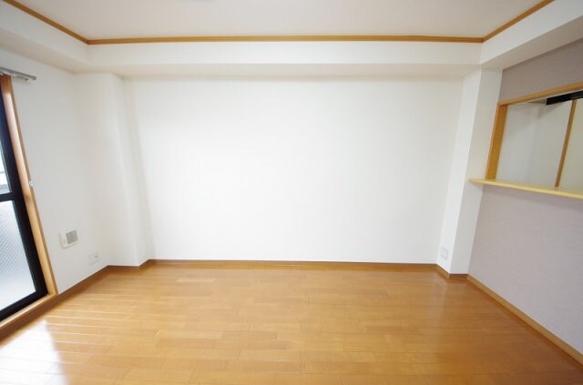 物件内観写真9　(使い勝手のいい寝室です)