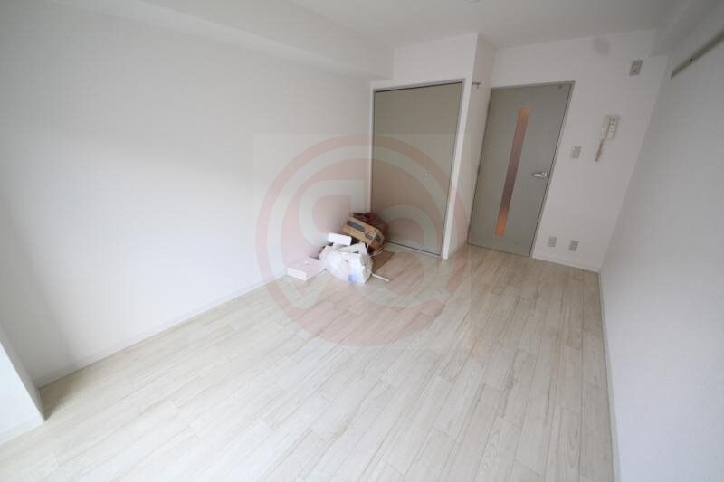 物件内観写真5　(こちらの居間で趣味の時間をお楽しみください)