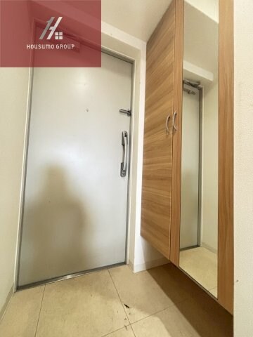 物件内観写真10　(ゆったりとした玄関です)