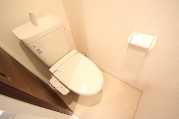 トイレ(ゆったりとした空間のトイレです)