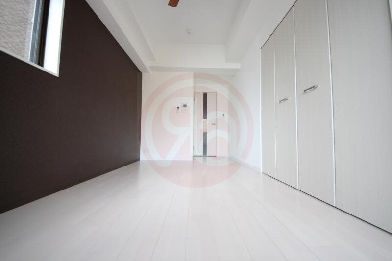 物件内観写真11　(明るい色調の室内です)