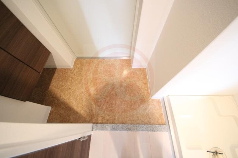 物件内観写真16　(ゆったりとした玄関です)