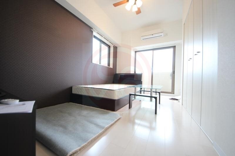 物件内観写真26　(広々とした洋室です)