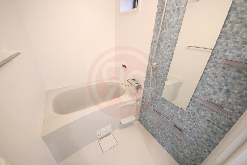 物件内観写真9　(日々の疲れを癒すお風呂付です)