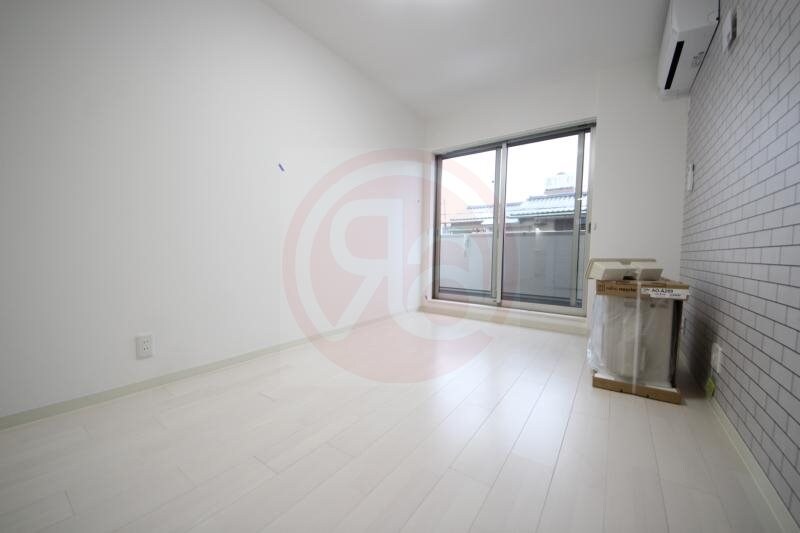 物件内観写真17　(広々とした洋室です)