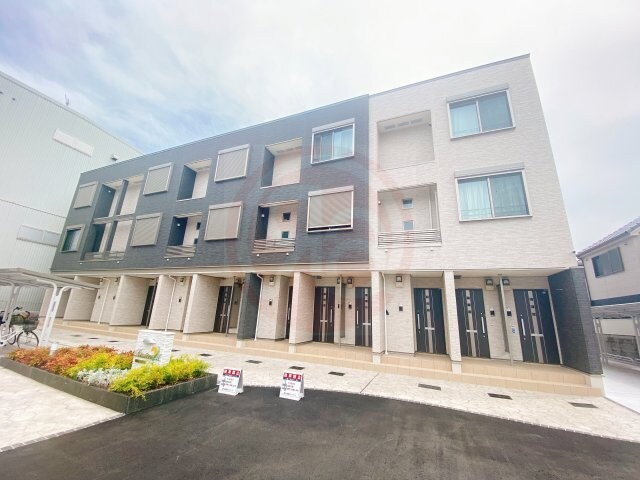 物件外観写真3　(落ち着いた雰囲気の外観です)