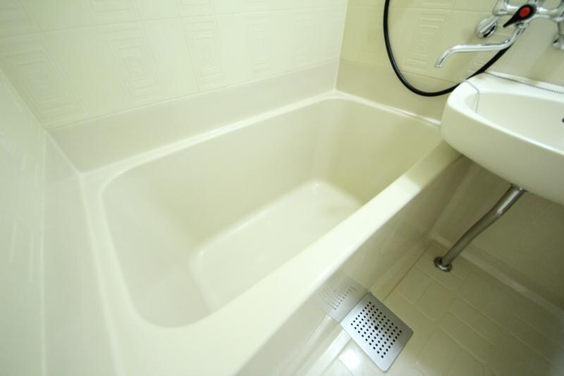 物件内観写真7　(日々の疲れを癒すお風呂付です)