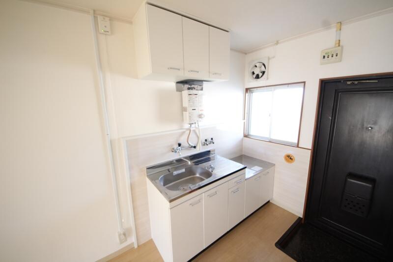 物件内観写真17　(コンパクトなキッチンで掃除もラクラク)