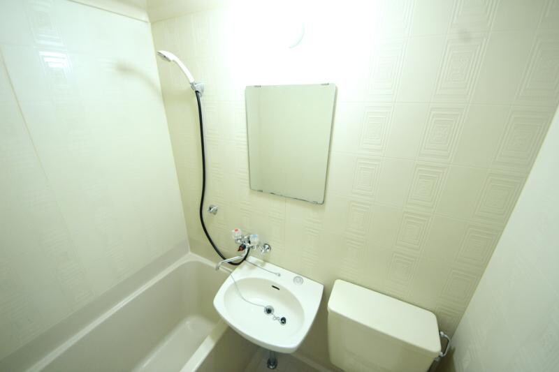 物件内観写真19　(明るい洗面所です)