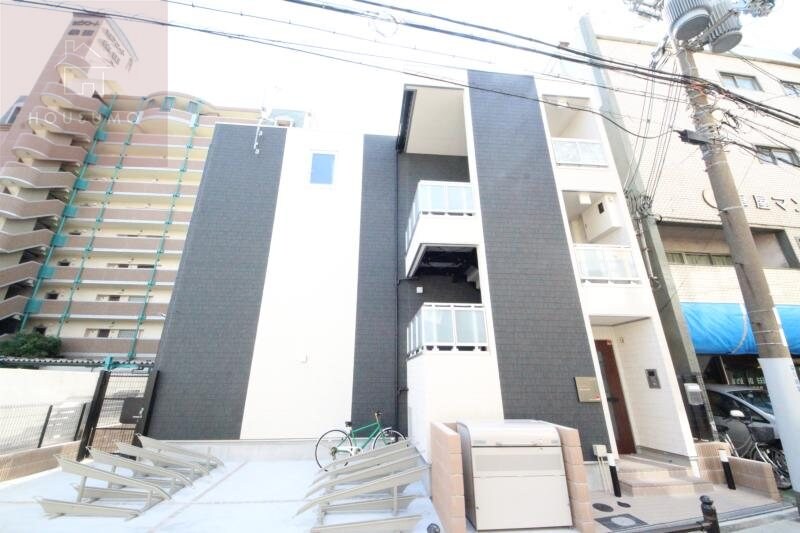 物件外観写真1　(外観は落ち着いています)