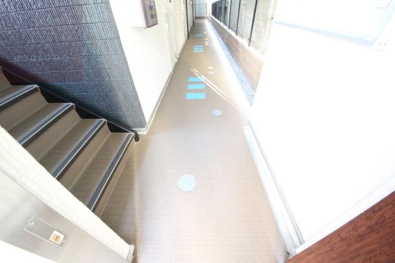 物件外観写真3　(落ち着いたロビーです)