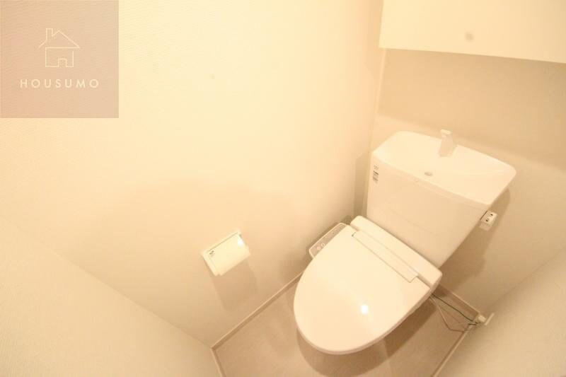 物件内観写真13　(ゆったりとした空間のトイレです)