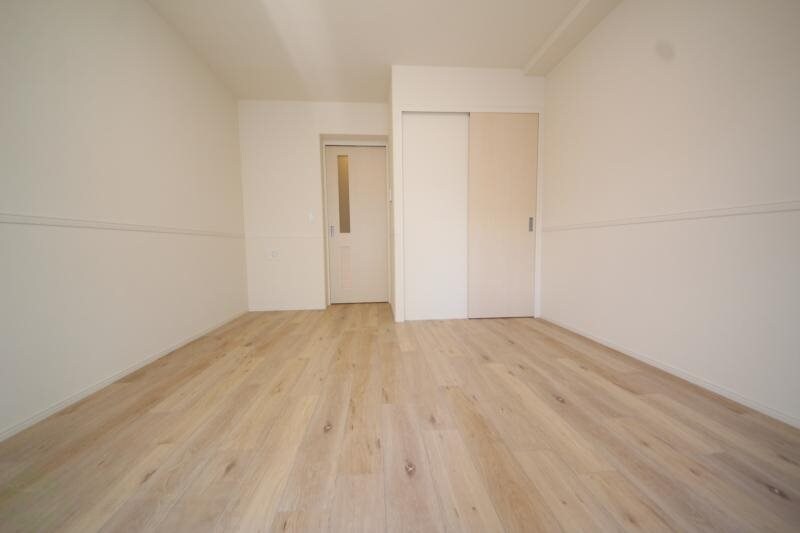 物件内観写真11　(内装は落ち着いています)