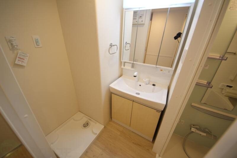 物件内観写真18　(明るい洗面所です)