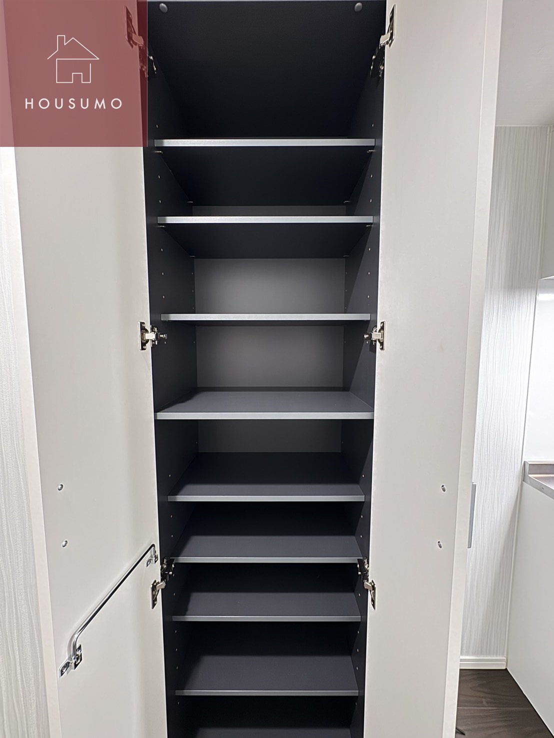 物件内観写真18　(小物を収納するのに便利です)