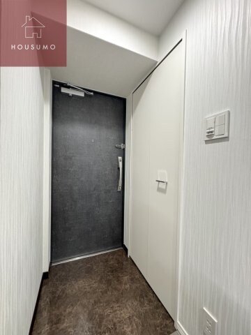 物件内観写真10　(明るい玄関です)